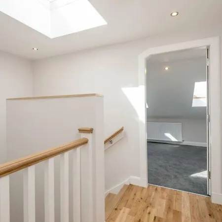 Newly Refurbished Duplex In City Centre Apartment Edinburgh