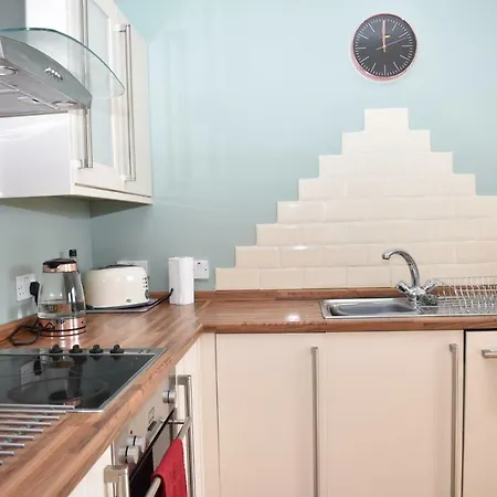 Castle Views In Spacious 2 Bed Georgian Flat