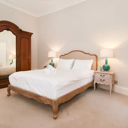 Altido Stylish & Majestic 3-bed In Stockbridge *