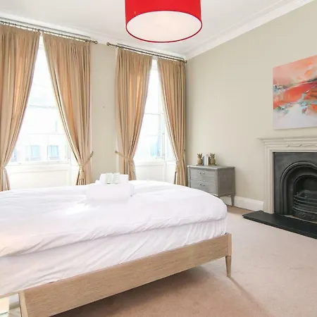 Altido Stylish & Majestic 3-bed In Stockbridge *