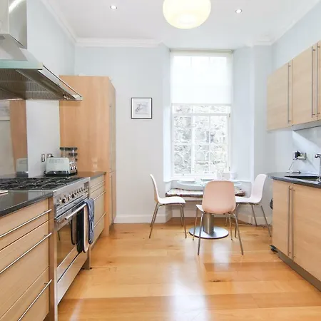 Altido Stylish & Majestic 3-bed In Stockbridge Appartement