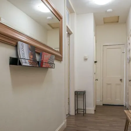 Edina * Bright City Centre Apartment