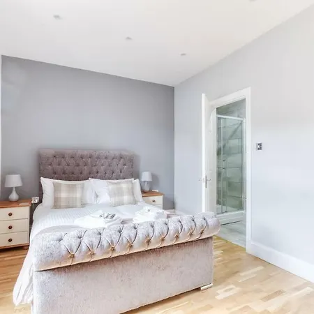 City Centre - 4 Bed Flat Apartment