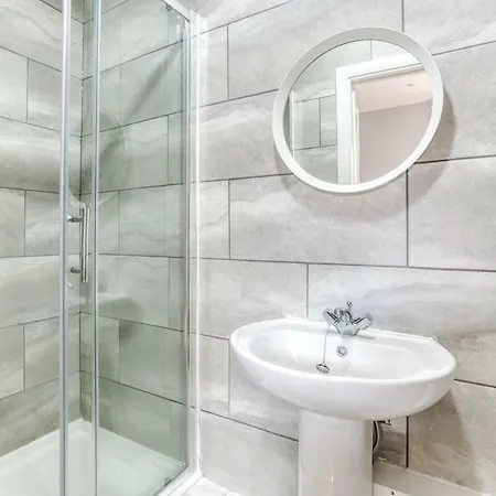 City Centre - 4 Bed Flat Apartment