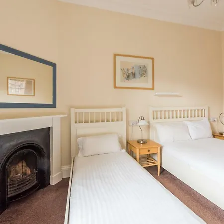 3 Bed Overlooking Meadows Park