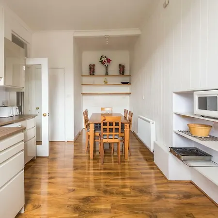 3 Bed Overlooking Meadows Park