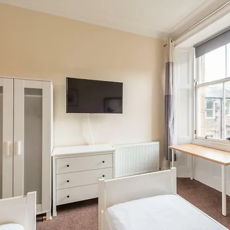 3 Bed Overlooking Meadows Park