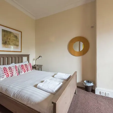 3 Bed Overlooking Meadows Park *