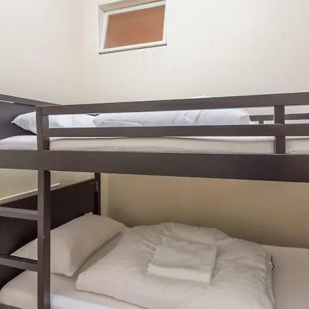 3 Bed Overlooking Meadows Park *