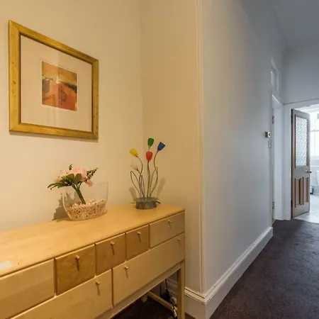 3 Bed Overlooking Meadows Park Apartment Edinburgh