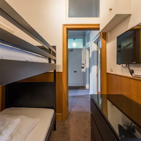 3 Bed Overlooking Meadows Park