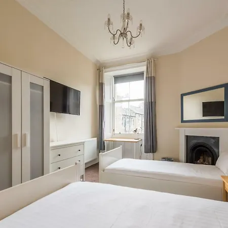 3 Bed Overlooking Meadows Park * Edinburgh