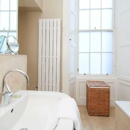 Altido Stylish & Majestic 3-bed In Stockbridge Appartement