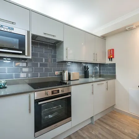 Hotel apartamentowy Fountain Court - Grove