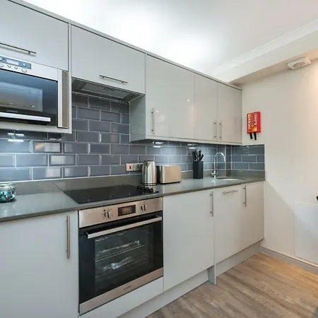 מלון דירות Fountain Court - Grove