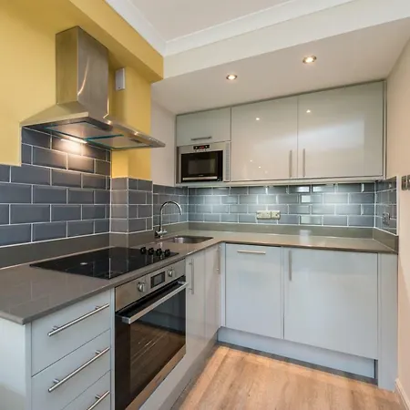 Apartahotel Fountain Court - Grove 4*