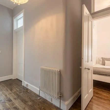 Scottish Stays - Calton Hill 2 Beds *