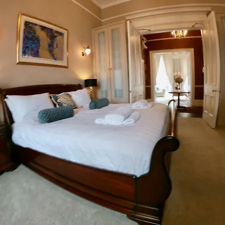 Escape To @ Albyn Place 아파트 *
