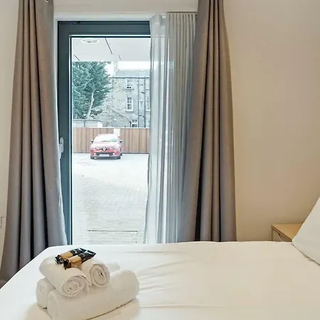 Spacious & Contemporary 1br Canalside *