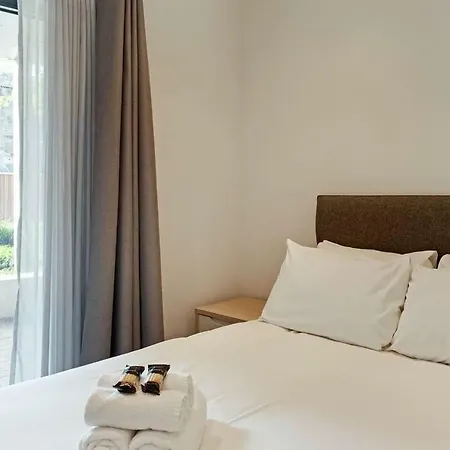 Spacious & Contemporary 1br Canalside *