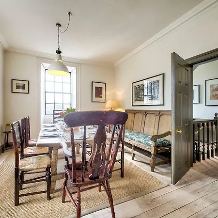 Altido Rock House: Historic Gem - Heart Of The Holiday home Edinburgh