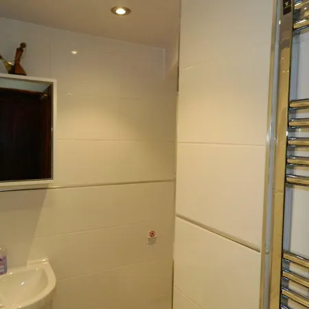 Double In Prestigious Grange-private Entrance Pansiyon