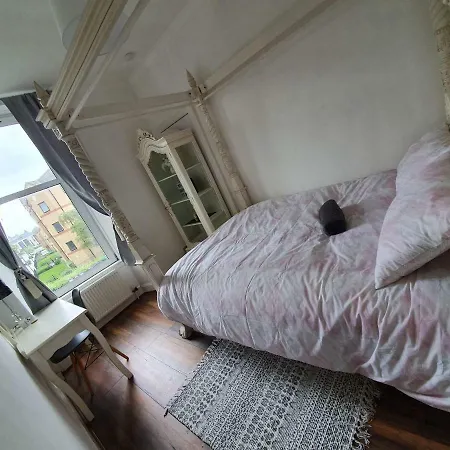 Apartamento Sunny, Cosy & Central Overlooking A Park