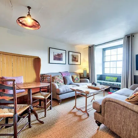 Altido Rock House: Historic Gem - Heart Of The Ferienhaus