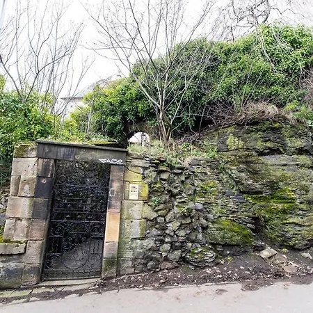 Altido Rock House: Historic Gem - Heart Of The *