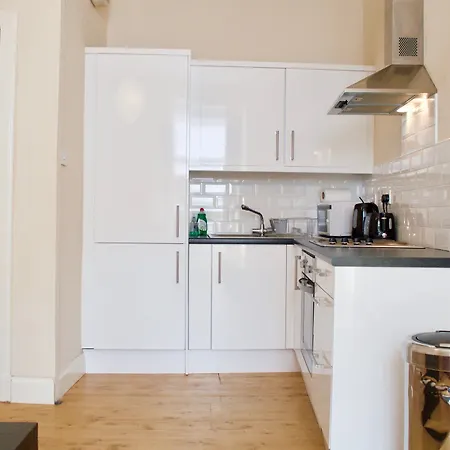 1 Bedroom Flat In Roseburn
