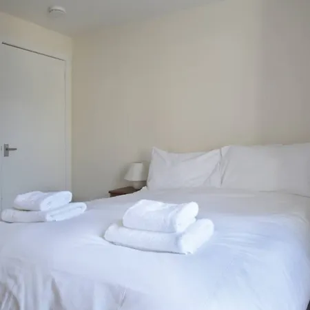 2 Bedroom In Centre *