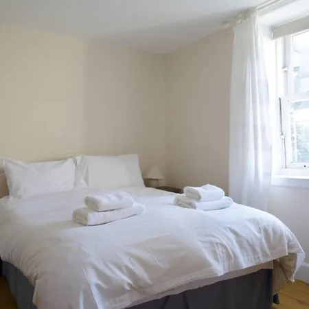 Apartment 2 Bedroom In Centre Edinburgh
