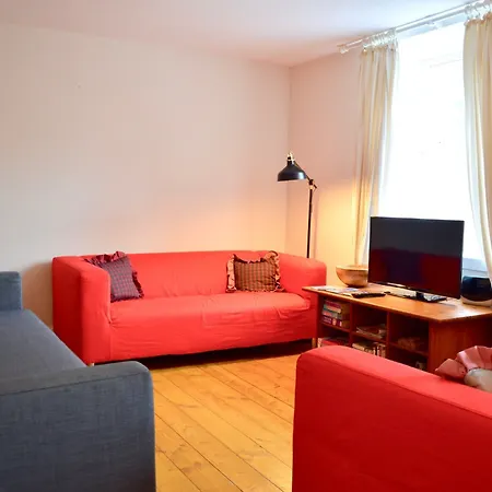 2 Bedroom In Centre Apartment Edinburgh