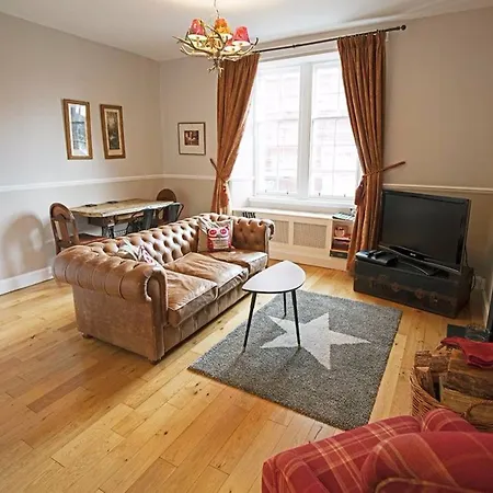 1 Bedroom Flat With Castle View Edinburgh