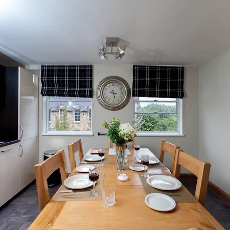 Apartment 2 Bedroom Centre Duplex *
