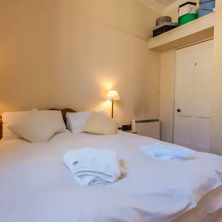 Apartamento 1 Bedroom New Town Flat Sleeps 2 *