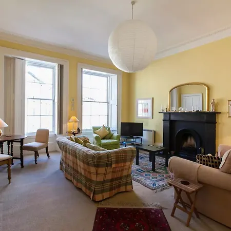 1 Bedroom New Town Flat Sleeps 2 إدنبرة