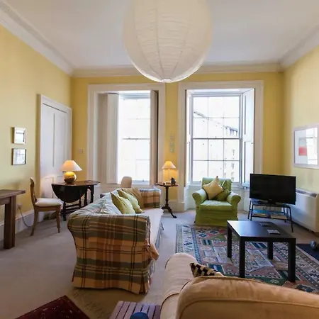 Apartamento 1 Bedroom New Town Flat Sleeps 2