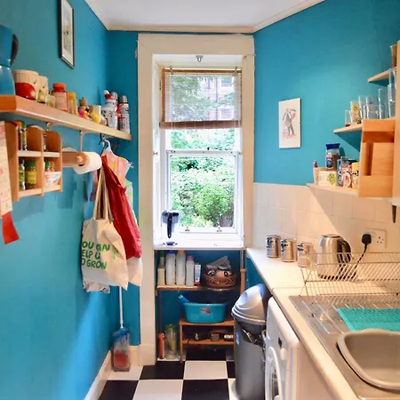 Two Bedroom Flat In Meadowbank Sleeps 4 דירה אדינבורו