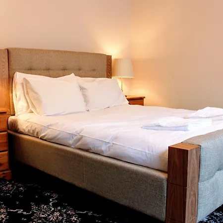 3 Bedroom On The Royal Mile