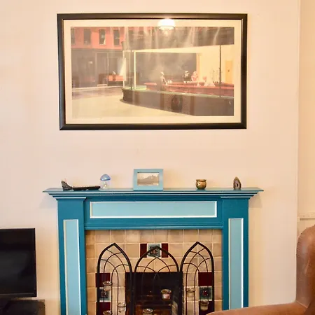 Two Bedroom Flat In Meadowbank Sleeps 4 דירה אדינבורו