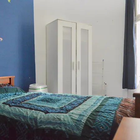 Two Bedroom Flat In Meadowbank Sleeps 4 דירה