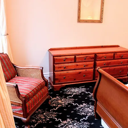 3 Bedroom On The Royal Mile Edinburgh