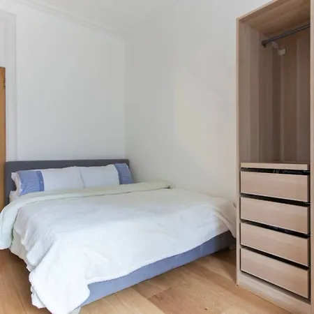 Апартаменты 2 Bedroom Near Castle Эдинбург