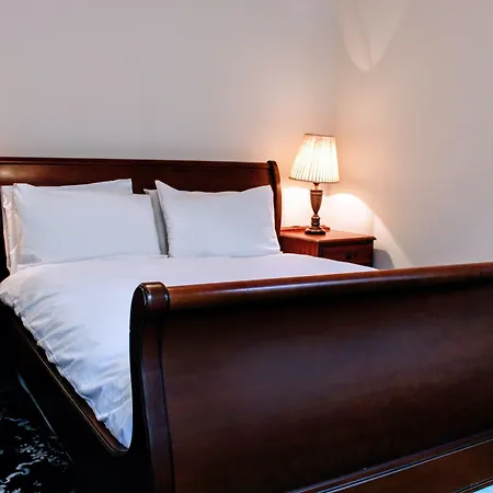 3 Bedroom On The Royal Mile *