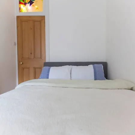 2 Bedroom Near Castle *