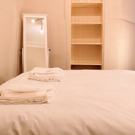 3 Bedroom On The Royal Mile Edinburgh