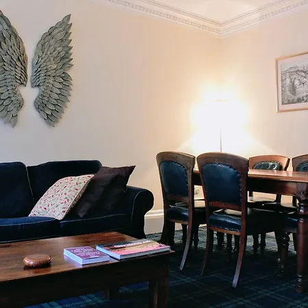 3 Bedroom On The Royal Mile *