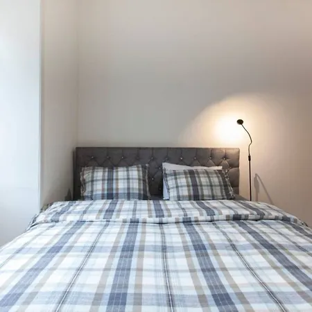 2 Bedroom Near Castle *