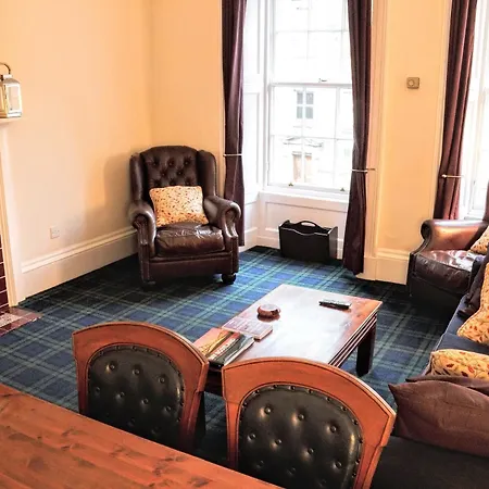 3 Bedroom On The Royal Mile *